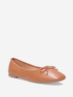 Discount La Modeuse Ballerines à bout carré et n艙ud Camel
