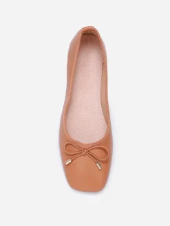 Discount La Modeuse Ballerines à bout carré et n艙ud Camel