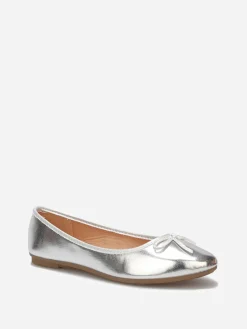 Outlet La Modeuse Ballerines à bout rond et n艙ud Argenté