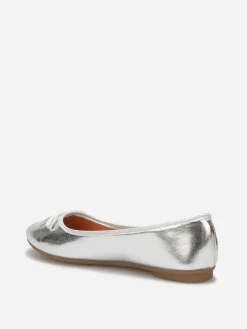 Outlet La Modeuse Ballerines à bout rond et n艙ud Argenté