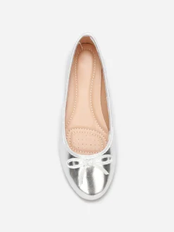Outlet La Modeuse Ballerines à bout rond et n艙ud Argenté