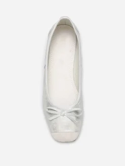 Clearance La Modeuse Ballerines multimatières à bout carré et n艙ud Argenté