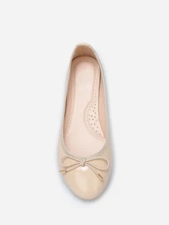 Discount La Modeuse Ballerines plates vernies avec noeud Beige
