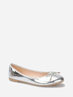 Outlet La Modeuse Ballerines plates vernies avec noeud Argenté