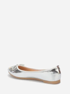 Outlet La Modeuse Ballerines plates vernies avec noeud Argenté