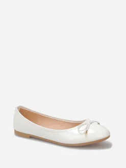 Clearance La Modeuse Ballerines plates vernies avec noeud Blanc