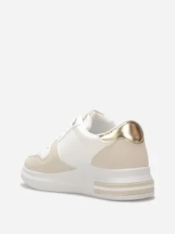Online La Modeuse Baskets basses avec détails nubuck et toile Beige