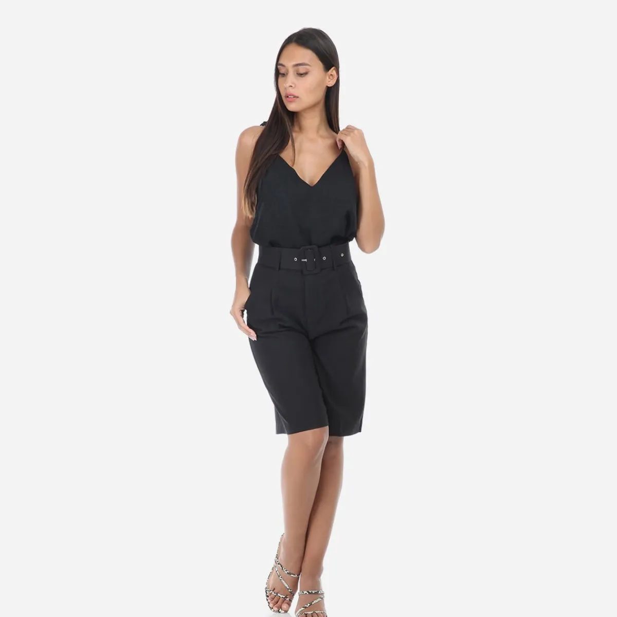 La Modeuse Bermuda à pinces avec ceinture à boucle Noir