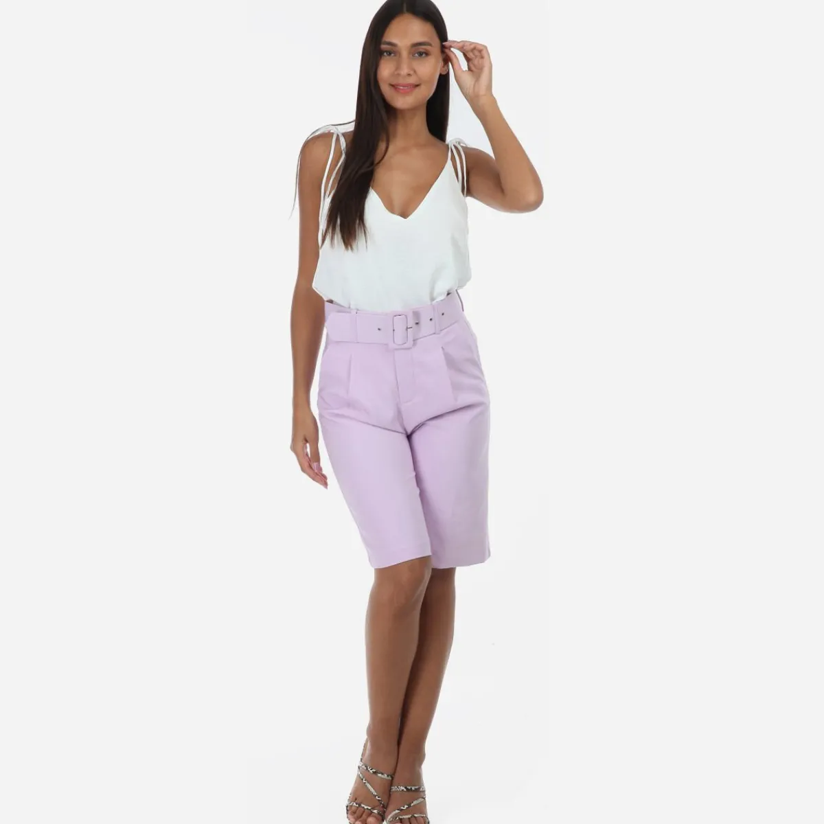 Sale La Modeuse Bermuda à pinces avec ceinture à boucle Violet