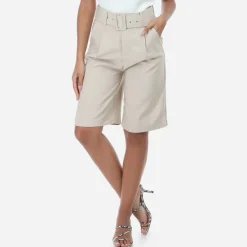 La Modeuse Bermuda à pinces avec ceinture à boucle Beige