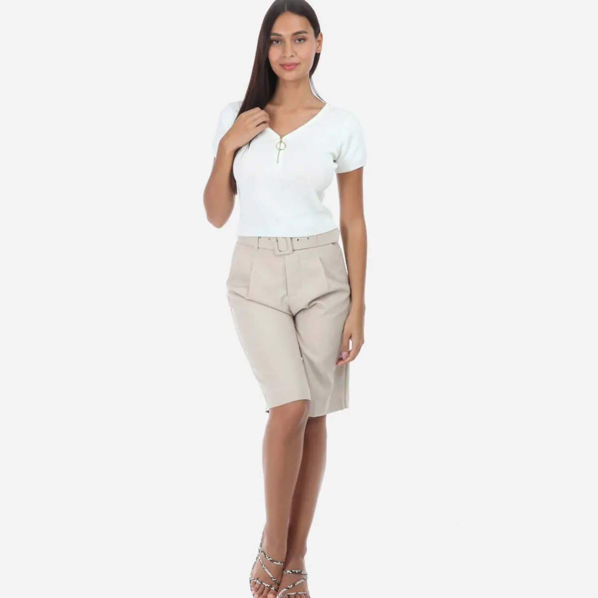 La Modeuse Bermuda à pinces avec ceinture à boucle Beige