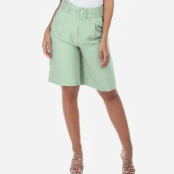 Outlet La Modeuse Bermuda à pinces avec ceinture à boucle Vertclair