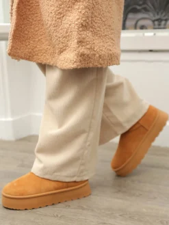 Outlet La Modeuse Boots en suédine fourrées à plateforme Camel