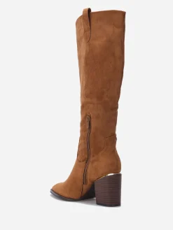 New La Modeuse Bottes en suédine avec pièce métallique Camel