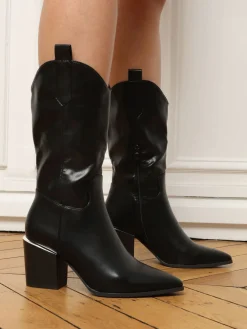 Hot La Modeuse Bottes pointues à détail métallique Noir