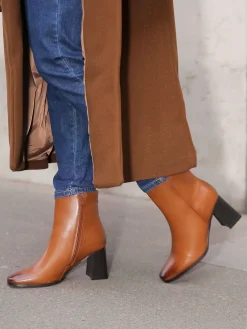 Online La Modeuse Bottines à bout carré et large talon Camel