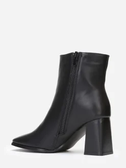 La Modeuse Bottines à bout carré et large talon Noir