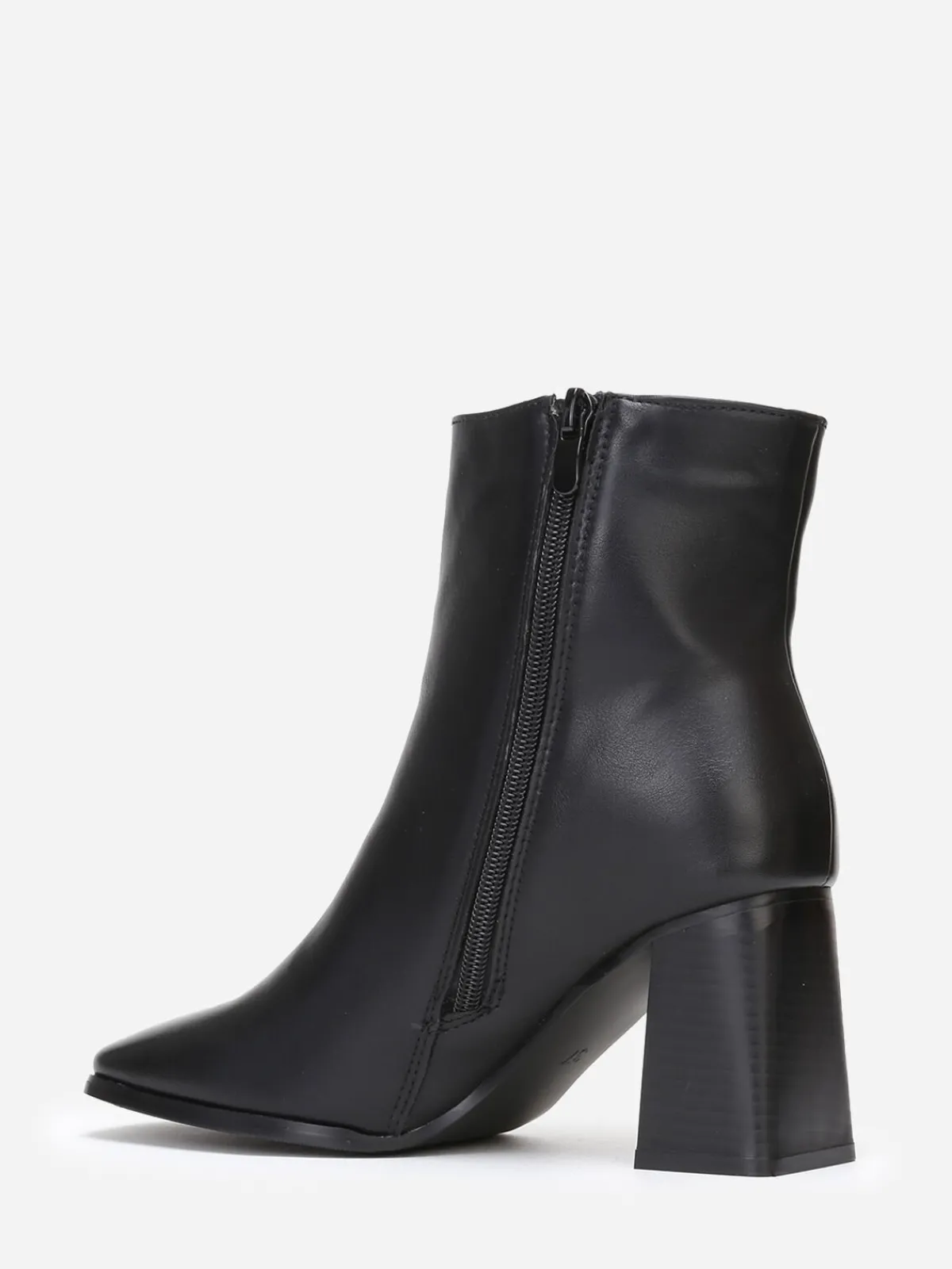 La Modeuse Bottines à bout carré et large talon Noir