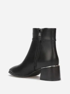 Outlet La Modeuse Bottines à bout carré et mors à strass Noir