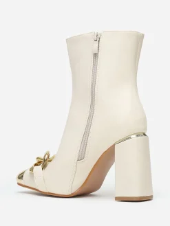 Online La Modeuse Bottines à bout et maillons Beige