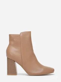 Hot La Modeuse Bottines à bout et talon carrés Camel