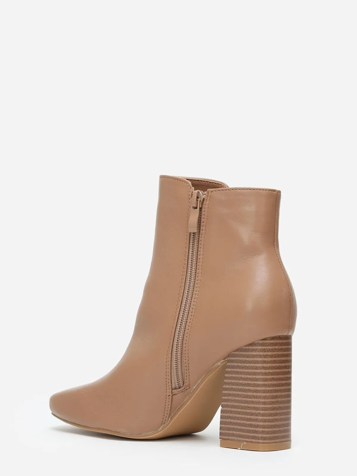 Hot La Modeuse Bottines à bout et talon carrés Camel