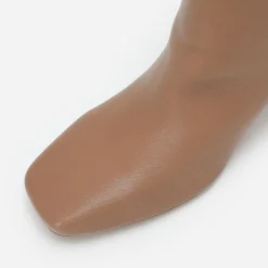 Hot La Modeuse Bottines à bout et talon carrés Camel