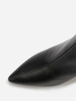 New La Modeuse Bottines à bout pointu et boucle Noir