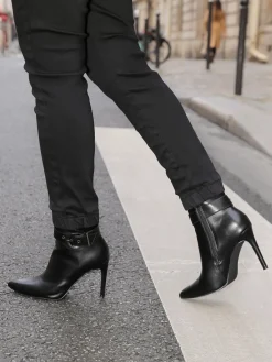 New La Modeuse Bottines à bout pointu et boucle Noir