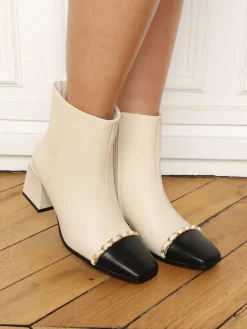 Hot La Modeuse Bottines à talon avec chaîne dorée Nude