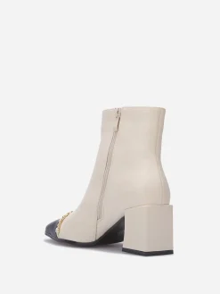 Hot La Modeuse Bottines à talon avec chaîne dorée Nude