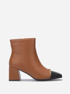 Outlet La Modeuse Bottines à talon avec chaîne dorée Camel