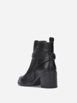 La Modeuse Bottines à talon carré avec boucle Noir