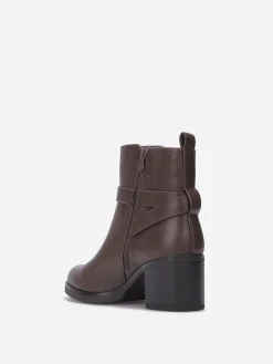 New La Modeuse Bottines à talon carré avec boucle Marron