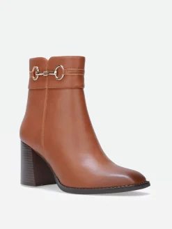 Hot La Modeuse Bottines à talon carré et mors doré Camel
