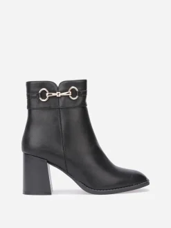 La Modeuse Bottines à talon carré et mors doré Noir