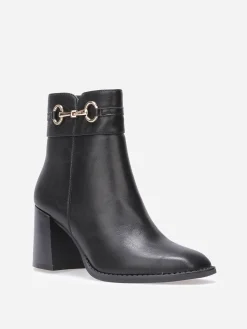 La Modeuse Bottines à talon carré et mors doré Noir