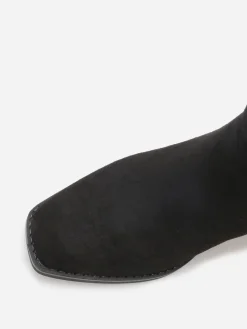 New La Modeuse Bottines à talon en suédine avec mors doré Noir