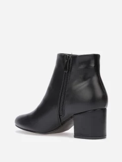 Online La Modeuse Bottines à talon et bout rond Noir