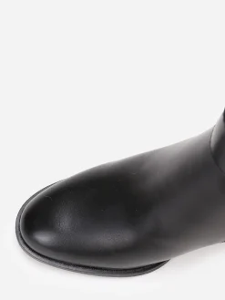 La Modeuse Bottines à talon et détail métallique Noir