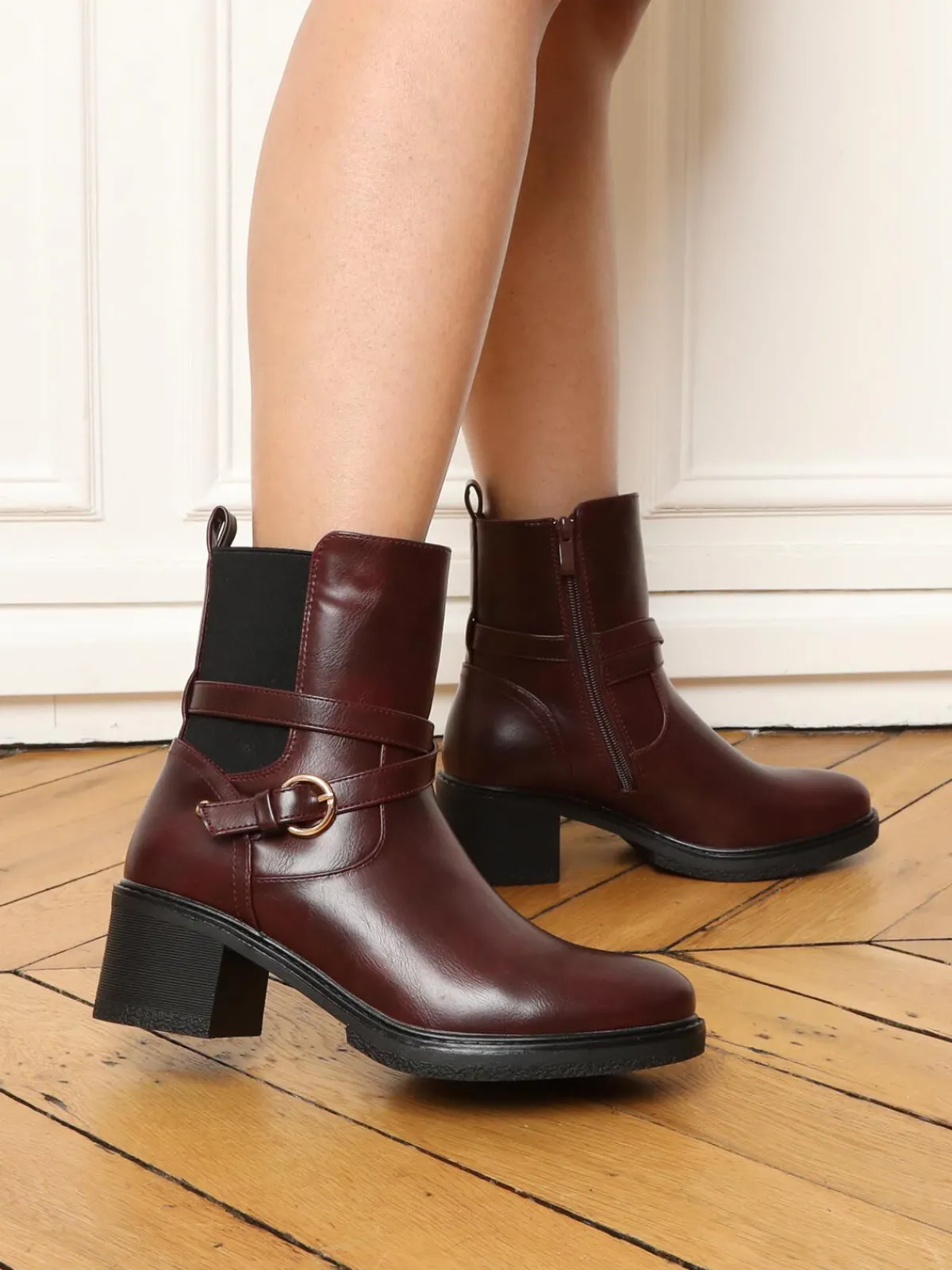 Hot La Modeuse Bottines chelsea à talon et fine bride Rouge