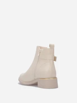 La Modeuse Bottines chelsea avec bride à boucle Beige
