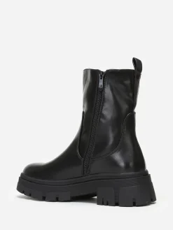 Outlet La Modeuse Bottines chelsea crantées en simili Noir
