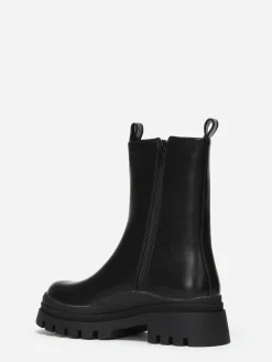 La Modeuse Bottines chelsea en simili crantées Noir