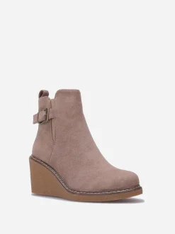 Online La Modeuse Bottines compensées en suédine Taupe