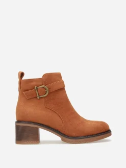 Discount La Modeuse Bottines en suédine à boucle métallique Camel