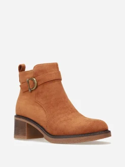 Discount La Modeuse Bottines en suédine à boucle métallique Camel