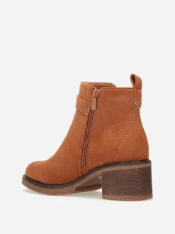 Discount La Modeuse Bottines en suédine à boucle métallique Camel