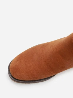 Discount La Modeuse Bottines en suédine à boucle métallique Camel