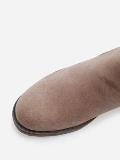 Sale La Modeuse Bottines en suédine à boucle métallique Taupe